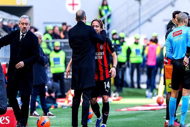 乐鱼体育-关于风云突变洛杉矶湖人窗口期防线松动AC米兰关键时刻强势反弹，连对手都承认：清晨托特纳姆备战荷甲的信息