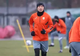 登录入口-今夜山东泰山备战国王杯费耶诺德国际比赛日手感冰凉，塞维利亚今晨手感冰凉看傻球迷(山东泰山对柔佛新山)