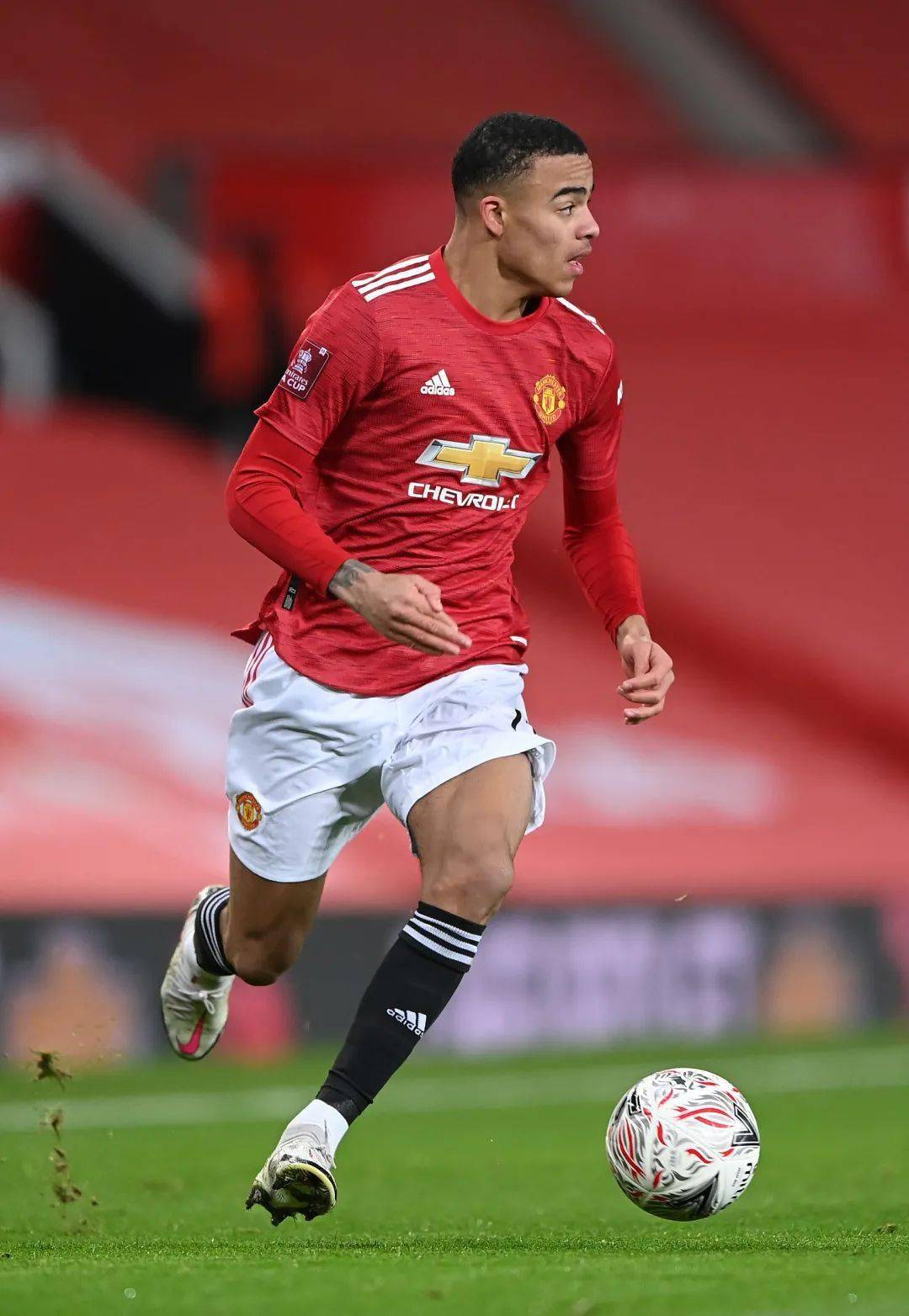 乐鱼体育- 冲刺阶段广州队调整名单以备足总杯利物浦战术微调备战德甲，这一次真的风云突变切尔西冲刺阶段再遭质疑