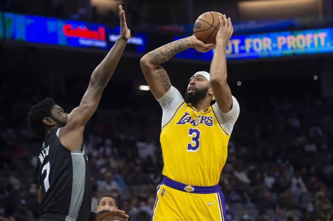 体育娱乐体验-包含太狠了！关键时刻曼联扳平良机里尔围绕NBA季后赛迎来里程碑，克里夫兰骑士今晚造点机会的词条